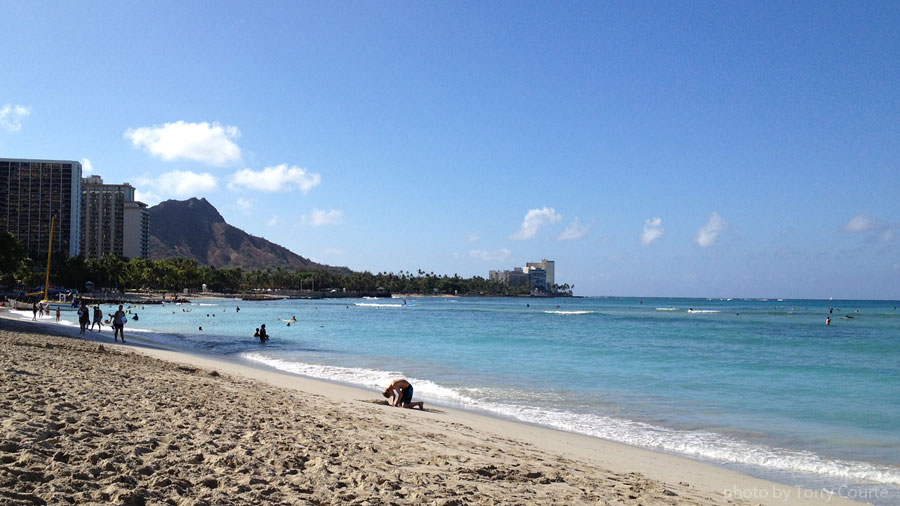 Waikiki Beach photo by Torry Courte